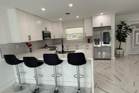 House in Fort Lauderdale, Florida 4 bedrooms, 194.54 sq.m. № 2182756 - photo 4