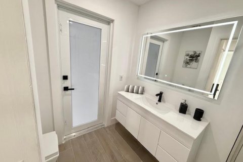 House in Fort Lauderdale, Florida 4 bedrooms, 194.54 sq.m. № 2182756 - photo 18