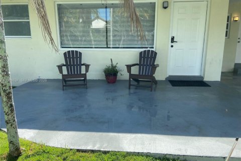 House in Dania Beach, Florida 3 bedrooms, 133.59 sq.m. № 2060289 - photo 18