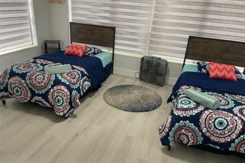 House in Dania Beach, Florida 3 bedrooms, 133.59 sq.m. № 2060289 - photo 10