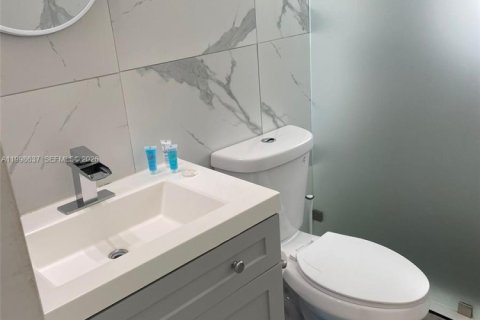 House in Dania Beach, Florida 3 bedrooms, 133.59 sq.m. № 2060289 - photo 15