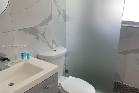 House in Dania Beach, Florida 3 bedrooms, 133.59 sq.m. № 2060289 - photo 16