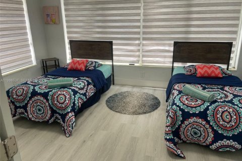 House in Dania Beach, Florida 3 bedrooms, 133.59 sq.m. № 2060289 - photo 9