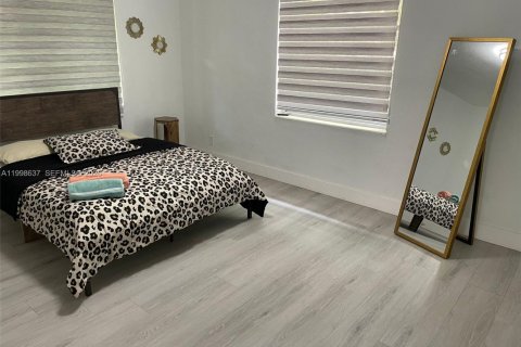 House in Dania Beach, Florida 3 bedrooms, 133.59 sq.m. № 2060289 - photo 7