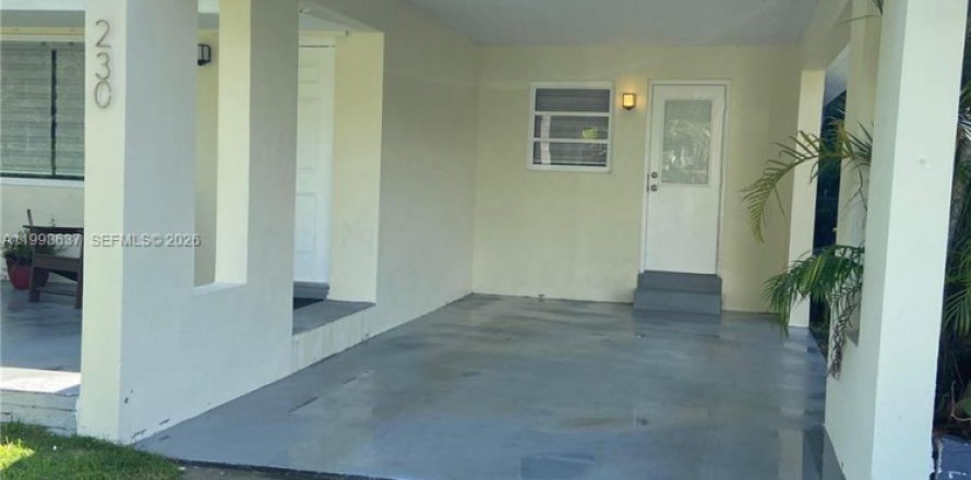 House in Dania Beach, Florida 3 bedrooms, 133.59 sq.m. № 2060289