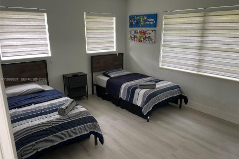 House in Dania Beach, Florida 3 bedrooms, 133.59 sq.m. № 2060289 - photo 11