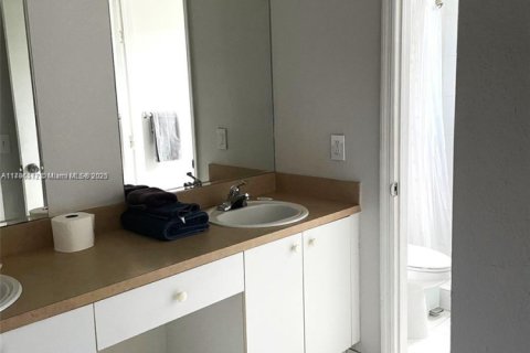 Townhouse in Miami Gardens, Florida 3 bedrooms, 131.64 sq.m. № 1682649 - photo 8