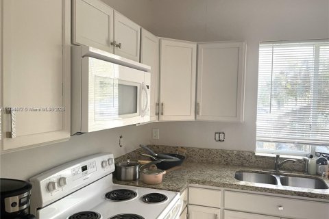 Townhouse in Miami Gardens, Florida 3 bedrooms, 131.64 sq.m. № 1682649 - photo 15