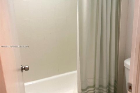 Townhouse in Miami Gardens, Florida 3 bedrooms, 131.64 sq.m. № 1682649 - photo 7