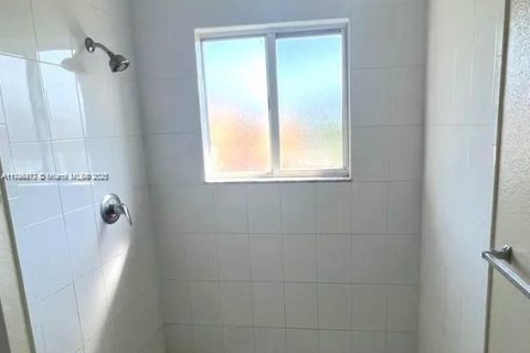 Townhouse in Miami Gardens, Florida 3 bedrooms, 131.64 sq.m. № 1682649 - photo 6