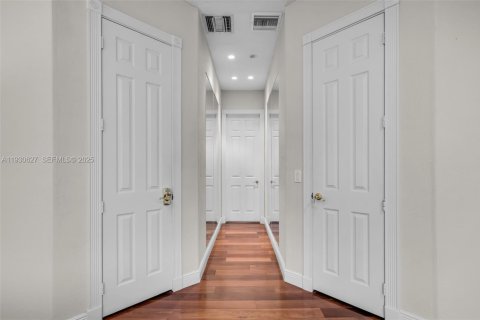 Villa ou maison à vendre à Hollywood, Floride: 5 chambres, 312.06 m2 № 1989417 - photo 25