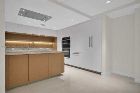 Купить кондоминиум в Бей-Харбор-Айлендс, Флорида 5 комнат, 190.08м2, № 1921852 - фото 12