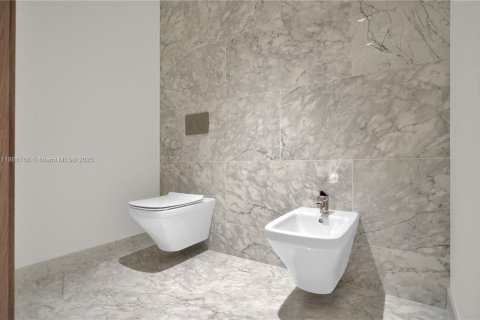 Купить кондоминиум в Бей-Харбор-Айлендс, Флорида 5 комнат, 190.08м2, № 1921852 - фото 26