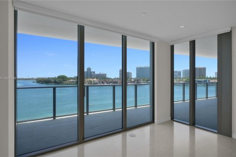 Купить кондоминиум в Бей-Харбор-Айлендс, Флорида 5 комнат, 190.08м2, № 1921852 - фото 15