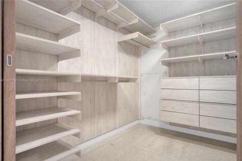 Купить кондоминиум в Бей-Харбор-Айлендс, Флорида 5 комнат, 190.08м2, № 1921852 - фото 18