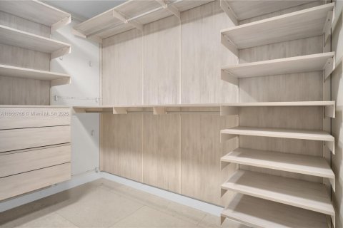 Купить кондоминиум в Бей-Харбор-Айлендс, Флорида 5 комнат, 190.08м2, № 1921852 - фото 20