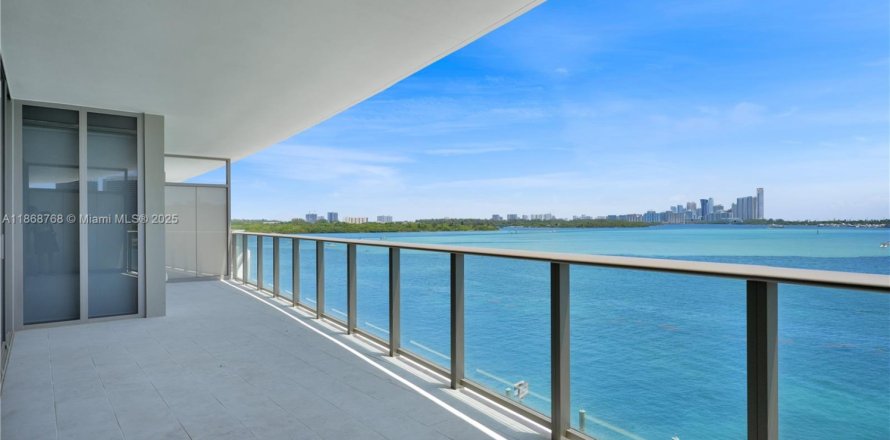 Кондоминиум с 5 комнатами в Бей-Харбор-Айлендс, Флорида № 1921852