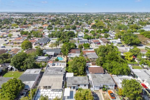 Casa en venta en Hialeah, Florida, 3 dormitorios № 1984328 - foto 19