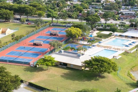 Casa en venta en Miami, Florida, 3 dormitorios, 169.45 m2 № 1970568 - foto 13