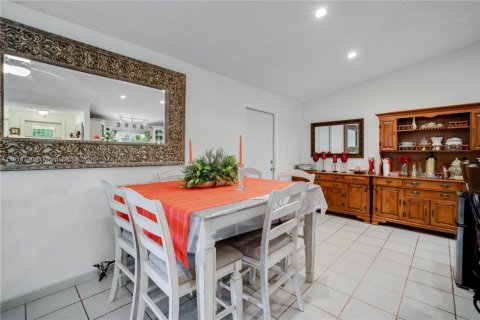 Casa en venta en Miami, Florida, 3 dormitorios, 169.45 m2 № 1970568 - foto 25
