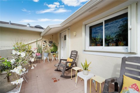 Casa en venta en Miami, Florida, 3 dormitorios, 169.45 m2 № 1970568 - foto 4