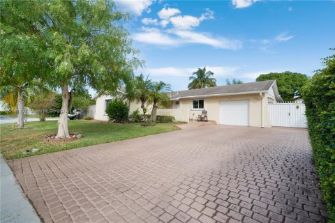 Casa en venta en Miami, Florida, 3 dormitorios, 169.45 m2 № 1970568 - foto 5