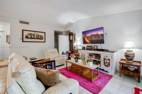 Casa en venta en Miami, Florida, 3 dormitorios, 169.45 m2 № 1970568 - foto 16