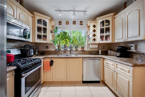 Casa en venta en Miami, Florida, 3 dormitorios, 169.45 m2 № 1970568 - foto 19