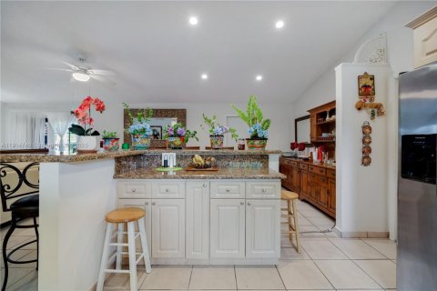 Casa en venta en Miami, Florida, 3 dormitorios, 169.45 m2 № 1970568 - foto 22