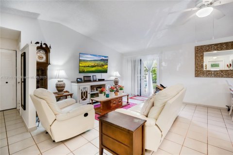 Casa en venta en Miami, Florida, 3 dormitorios, 169.45 m2 № 1970568 - foto 18