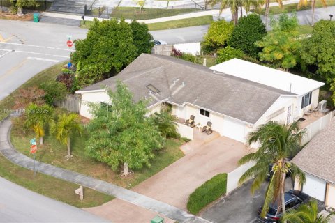 Casa en venta en Miami, Florida, 3 dormitorios, 169.45 m2 № 1970568 - foto 8