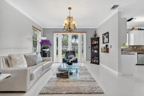 Casa en venta en Miami, Florida, 5 dormitorios, 276.94 m2 № 2181468 - foto 5