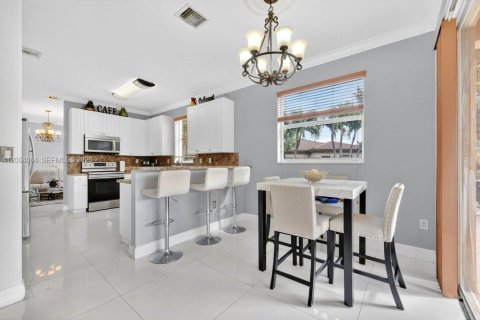 Casa en venta en Miami, Florida, 5 dormitorios, 276.94 m2 № 2181468 - foto 10