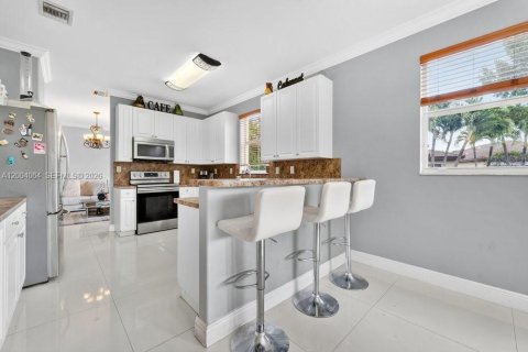 Casa en venta en Miami, Florida, 5 dormitorios, 276.94 m2 № 2181468 - foto 11