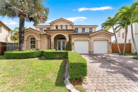 Casa en Miami, Florida 5 dormitorios, 276.94 m2 № 2181468