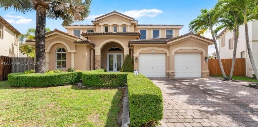 Casa en Miami, Florida 5 dormitorios, 276.94 m2 № 2181468