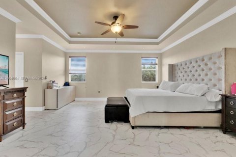 Casa en venta en Miami, Florida, 5 dormitorios, 276.94 m2 № 2181468 - foto 16