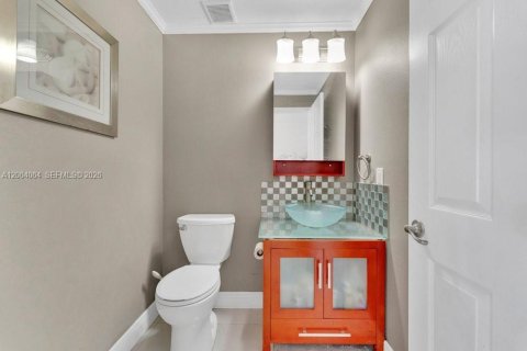 Casa en venta en Miami, Florida, 5 dormitorios, 276.94 m2 № 2181468 - foto 14