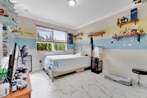 Casa en venta en Miami, Florida, 5 dormitorios, 276.94 m2 № 2181468 - foto 19