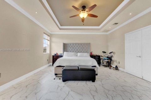 Casa en venta en Miami, Florida, 5 dormitorios, 276.94 m2 № 2181468 - foto 15