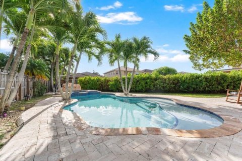 Casa en venta en Miami, Florida, 5 dormitorios, 276.94 m2 № 2181468 - foto 27