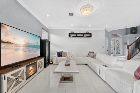 Casa en venta en Miami, Florida, 5 dormitorios, 276.94 m2 № 2181468 - foto 8