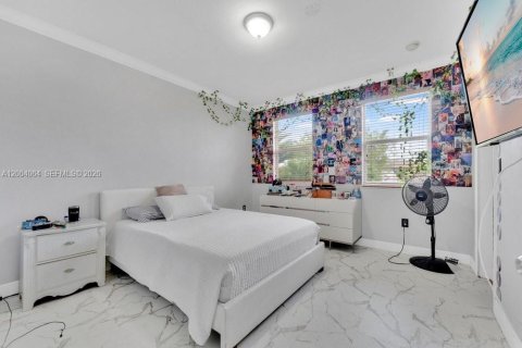 Casa en venta en Miami, Florida, 5 dormitorios, 276.94 m2 № 2181468 - foto 17
