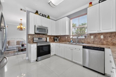 Casa en venta en Miami, Florida, 5 dormitorios, 276.94 m2 № 2181468 - foto 13