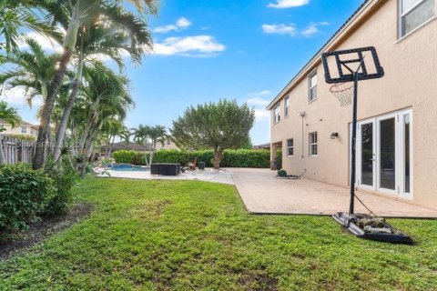 Casa en venta en Miami, Florida, 5 dormitorios, 276.94 m2 № 2181468 - foto 26
