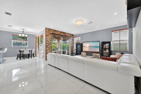 Casa en venta en Miami, Florida, 5 dormitorios, 276.94 m2 № 2181468 - foto 9