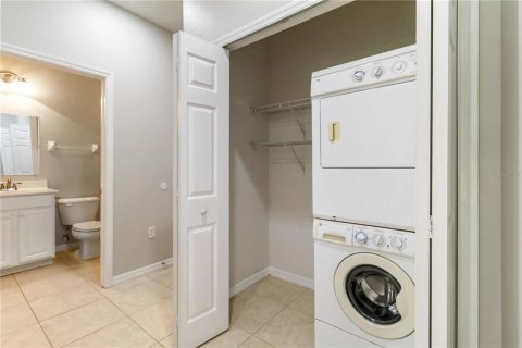 House in Sarasota, Florida 3 bedrooms, 112.41 sq.m. № 1747714 - photo 23