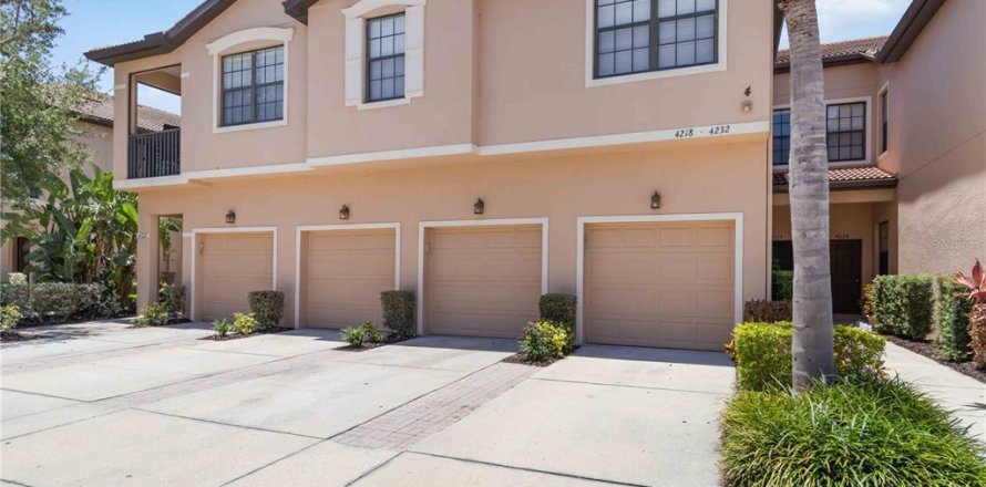 House in Sarasota, Florida 3 bedrooms, 112.41 sq.m. № 1747714
