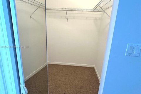 House in Port St. Lucie, Florida 4 bedrooms, 160.07 sq.m. № 2015482 - photo 23