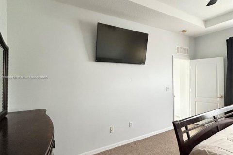 House in Port St. Lucie, Florida 4 bedrooms, 160.07 sq.m. № 2015482 - photo 21